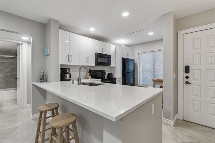 Image No.10-2 Bed Property for sale