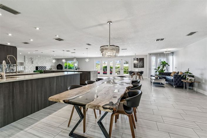 Image No.18-5 Bed Property for sale