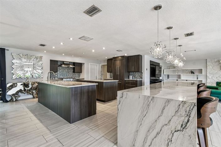 Image No.20-5 Bed Property for sale