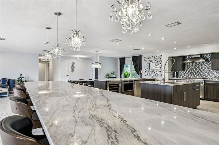 Image No.23-5 Bed Property for sale