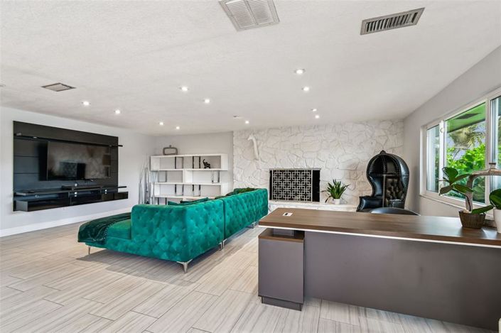 Image No.38-5 Bed Property for sale