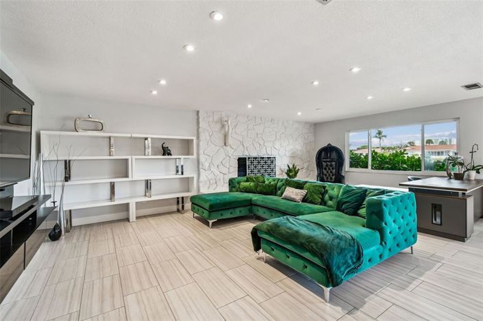 Image No.39-5 Bed Property for sale