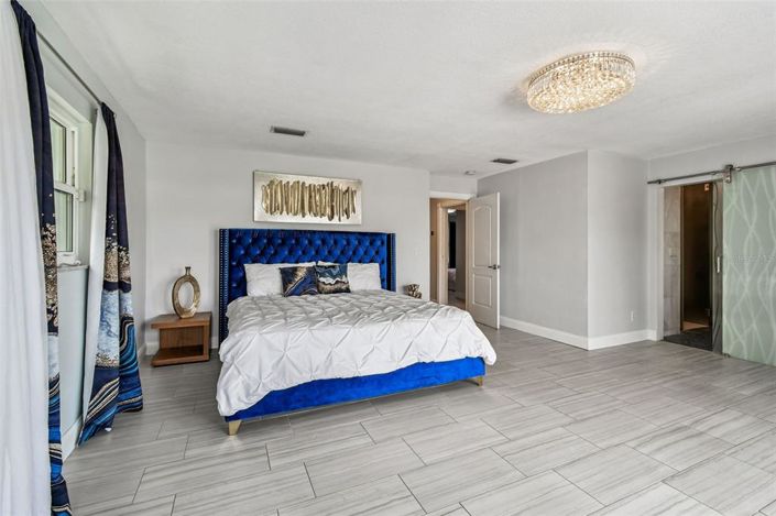 Image No.48-5 Bed Property for sale