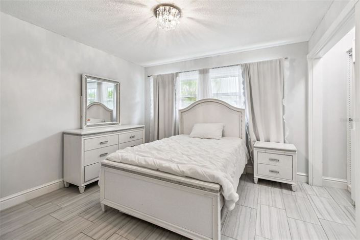 Image No.56-5 Bed Property for sale