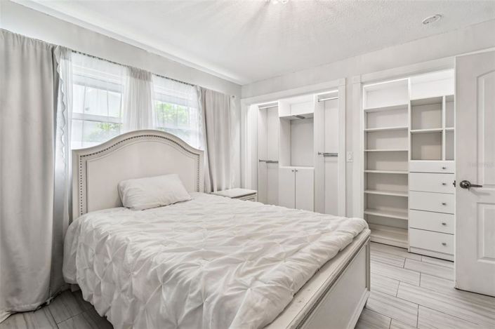 Image No.57-5 Bed Property for sale