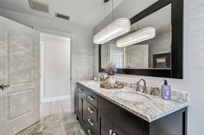 Image No.60-5 Bed Property for sale