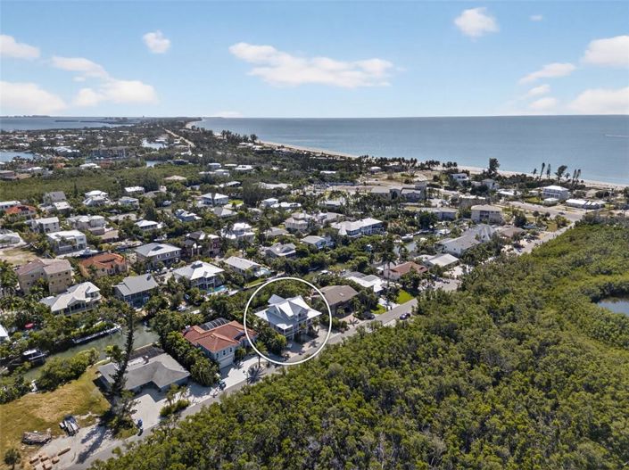 Image No.10-3 Bed Property for sale