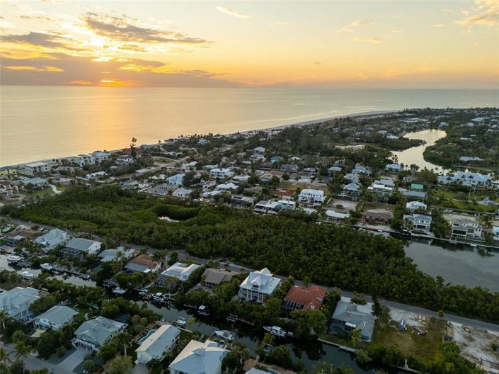 Image No.5-3 Bed Property for sale