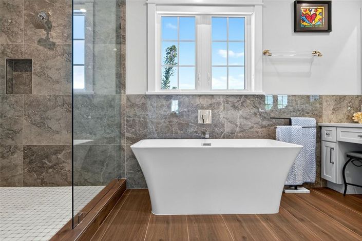 Image No.55-3 Bed Property for sale