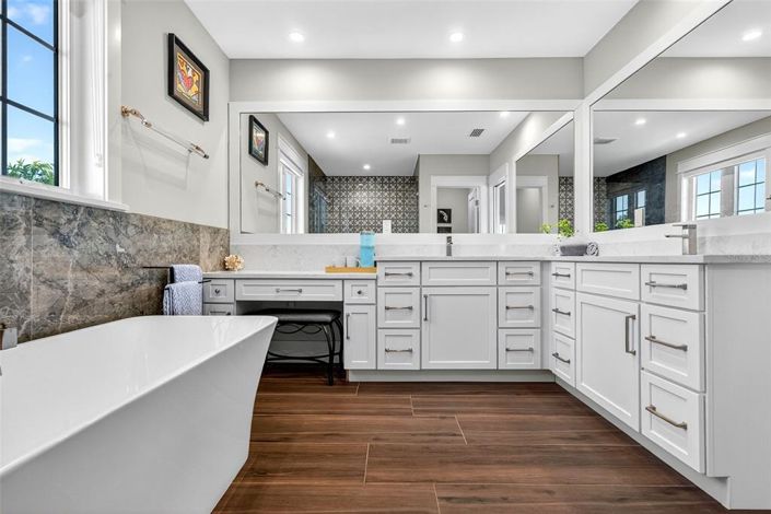 Image No.57-3 Bed Property for sale