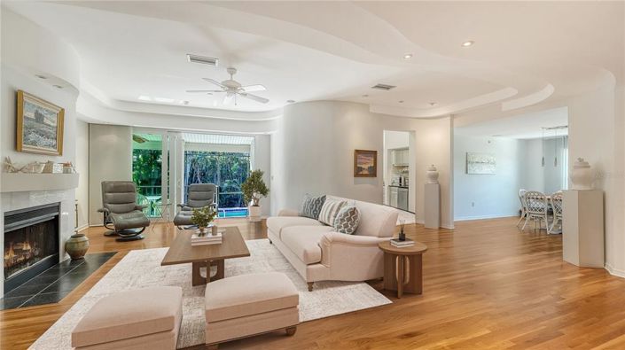 Image No.10-3 Bed Property for sale