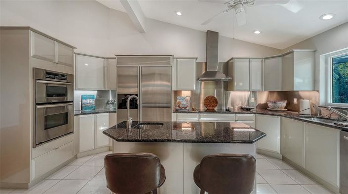 Image No.12-3 Bed Property for sale