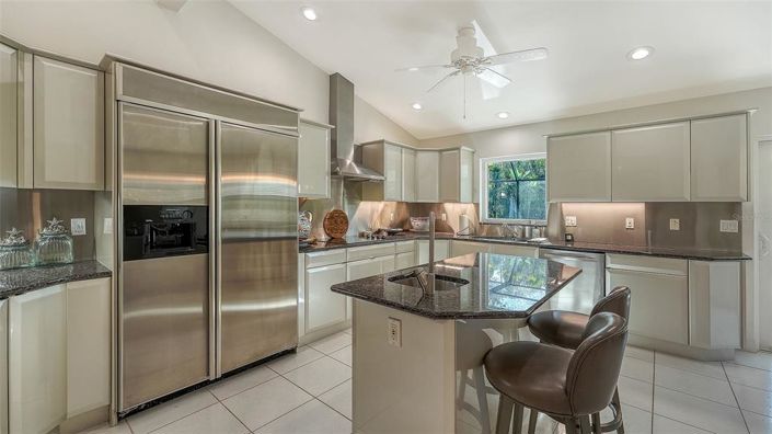 Image No.13-3 Bed Property for sale