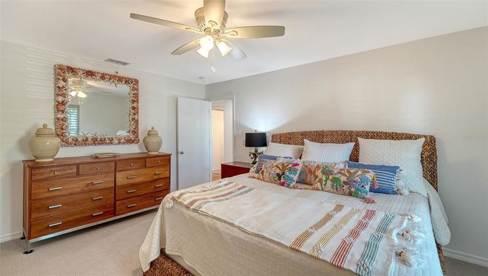 Image No.27-3 Bed Property for sale