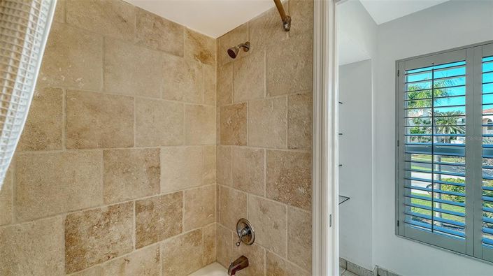 Image No.32-3 Bed Property for sale