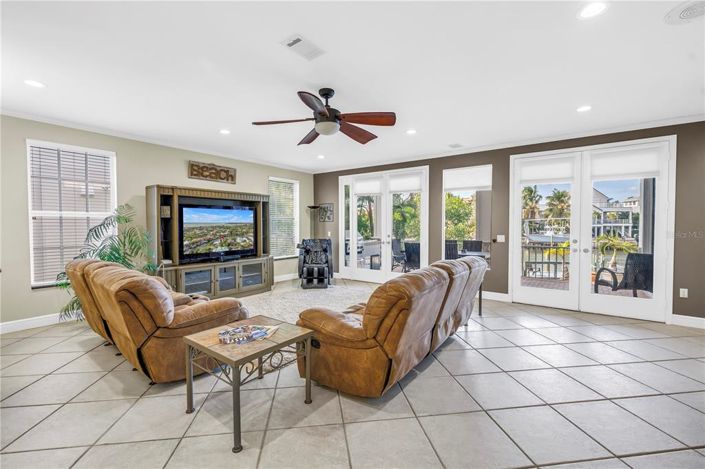 Image No.12-5 Bed Property for sale