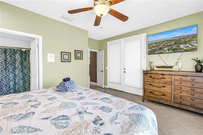 Image No.28-5 Bed Property for sale