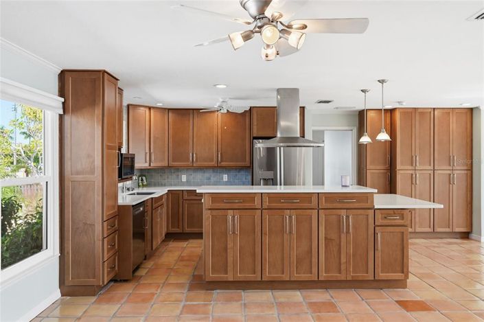 Image No.19-3 Bed Property for sale