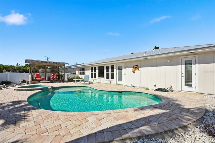 Image No.37-3 Bed Property for sale