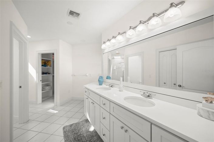 Image No.28-3 Bed Property for sale