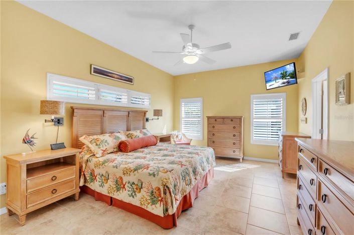 Image No.28-3 Bed Property for sale