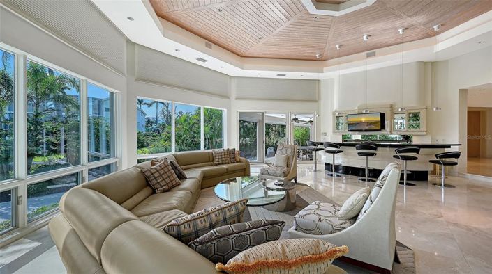 Image No.10-4 Bed Property for sale