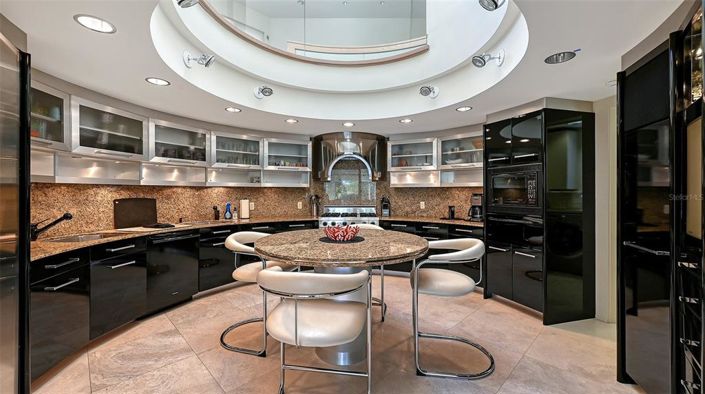 Image No.16-4 Bed Property for sale