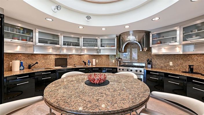 Image No.17-4 Bed Property for sale