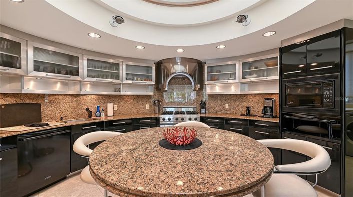 Image No.20-4 Bed Property for sale