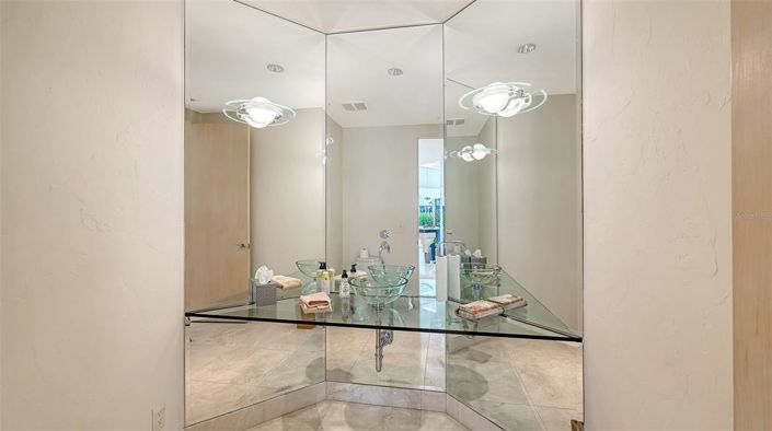 Image No.26-4 Bed Property for sale