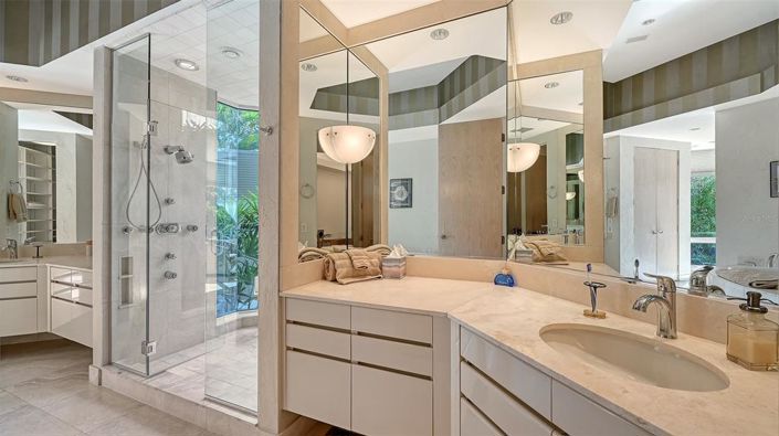 Image No.30-4 Bed Property for sale