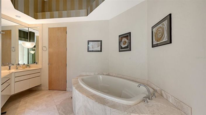 Image No.33-4 Bed Property for sale