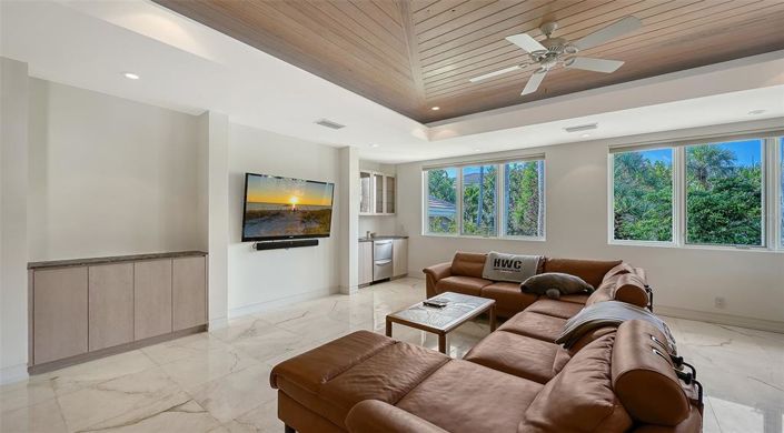 Image No.50-4 Bed Property for sale