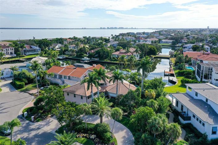 Image No.80-4 Bed Property for sale