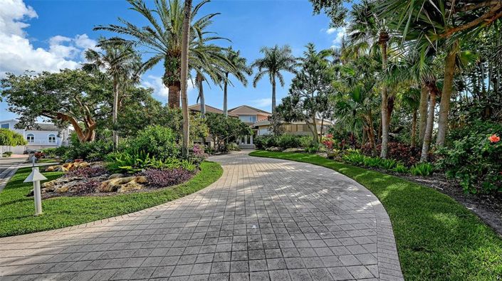 Image No.82-4 Bed Property for sale