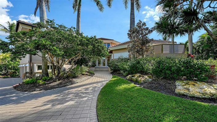 Image No.84-4 Bed Property for sale