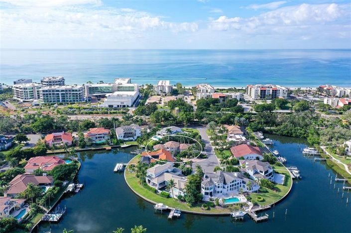 Image No.91-4 Bed Property for sale