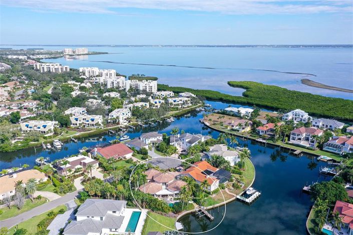 Image No.93-4 Bed Property for sale