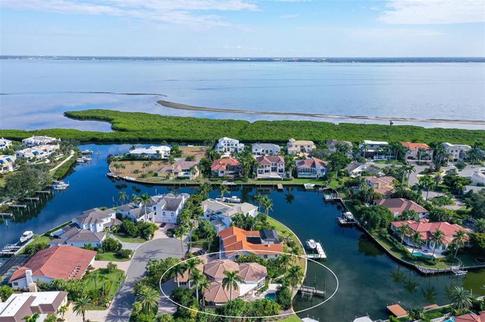 Image No.94-4 Bed Property for sale