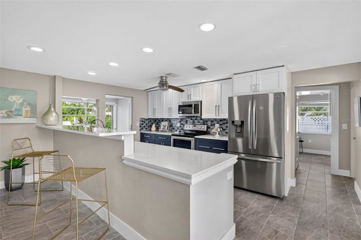 Image No.15-3 Bed Property for sale