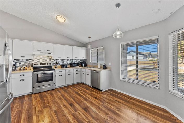 Image No.10-3 Bed Property for sale