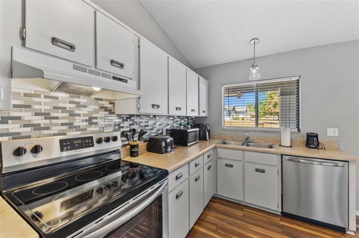 Image No.8-3 Bed Property for sale