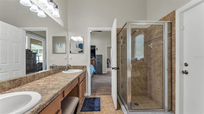 Image No.19-4 Bed Property for sale