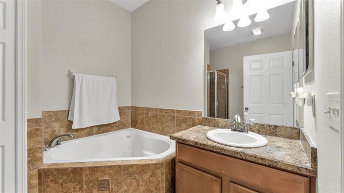 Image No.22-4 Bed Property for sale