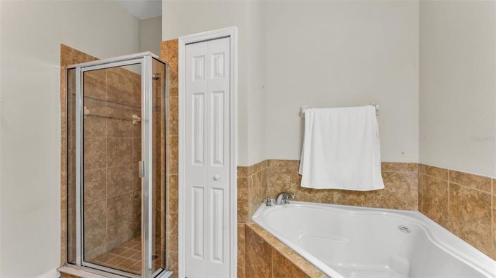 Image No.27-4 Bed Property for sale