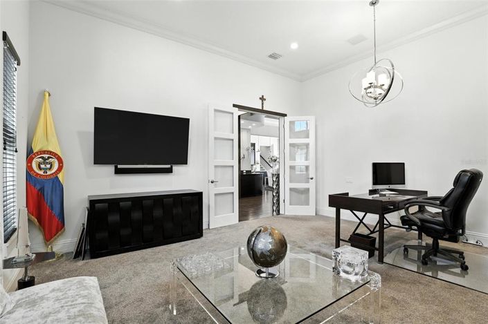 Image No.12-6 Bed Property for sale