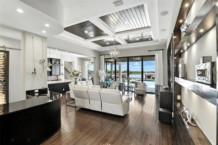 Image No.17-6 Bed Property for sale