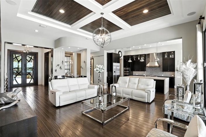 Image No.19-6 Bed Property for sale