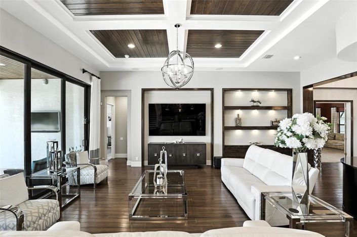 Image No.20-6 Bed Property for sale