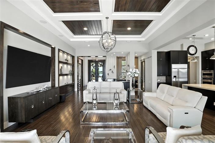 Image No.21-6 Bed Property for sale